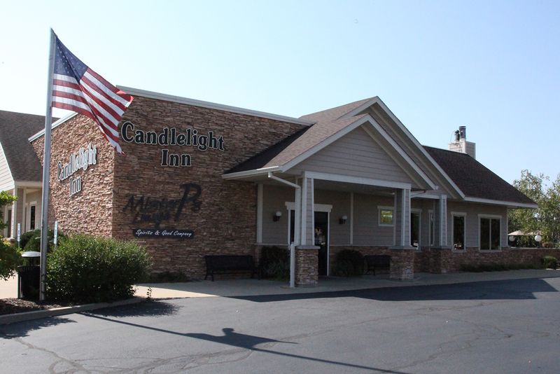 Candlelight Inn: Dixon's Chicken Chunk Haven