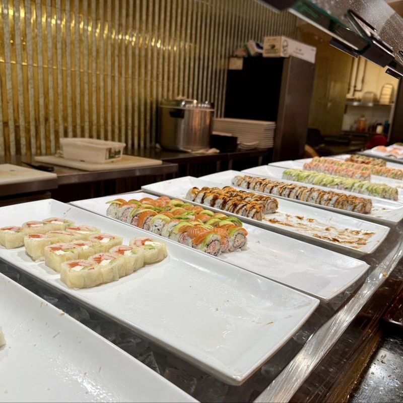Makino Sushi & Seafood Buffet, Irvine, CA