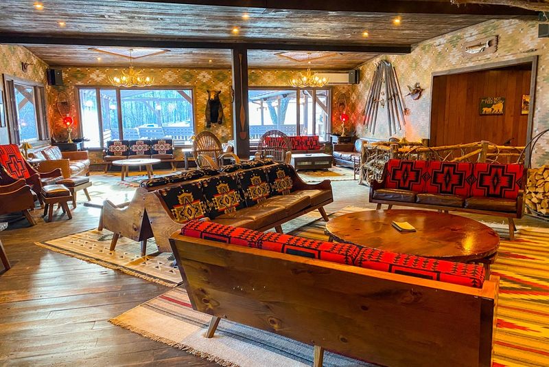 Where Guests Gather: The Lodge’s Warm Communal Spaces