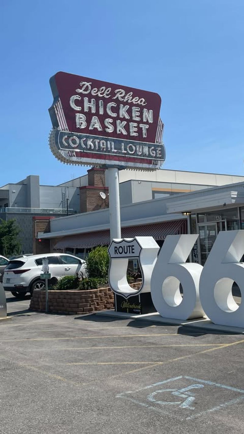 Dell Rhea’s Chicken Basket (Willowbrook)