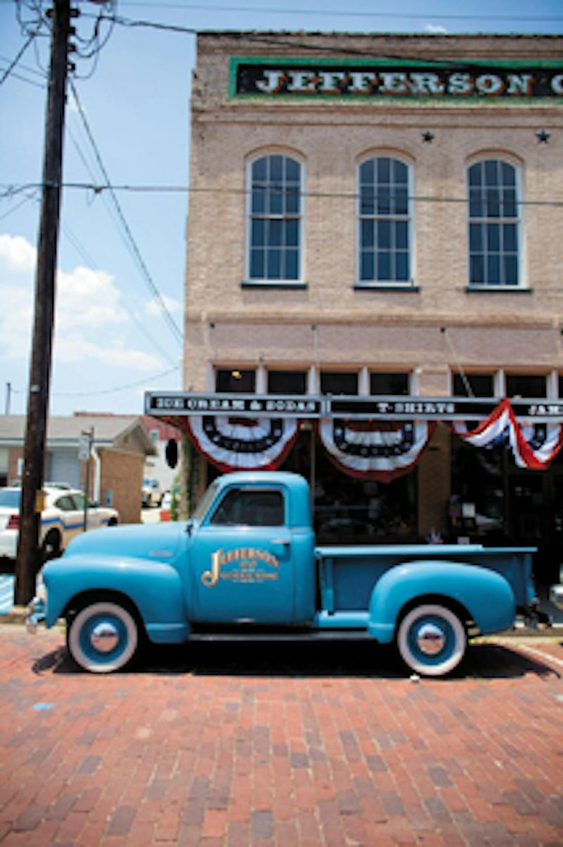 Jefferson: A Victorian River Town Frozen in Time