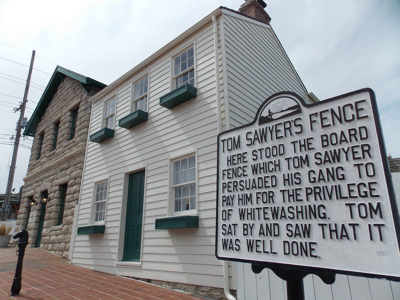 Mark Twain's Hannibal Becomes Repetitive for Nearby Residents