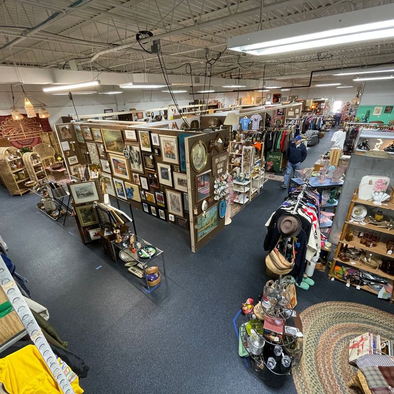 Mall of St. Paul (Antique & Vintage Floors)