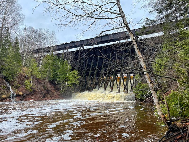 Redridge: The Town With The Steel Dam