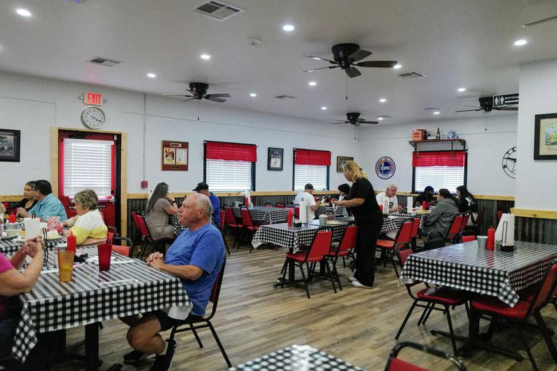 Mel’s Country Cafe (Tomball)