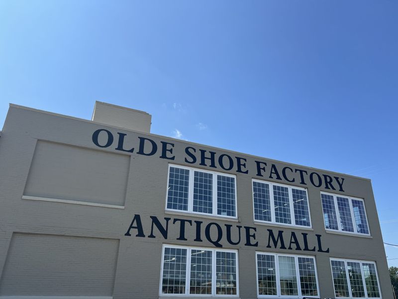 Olde Shoe Factory Antique Mall, Lancaster