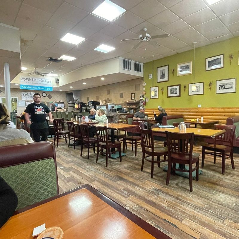 Charlie's Main Street Cafe (Minot)