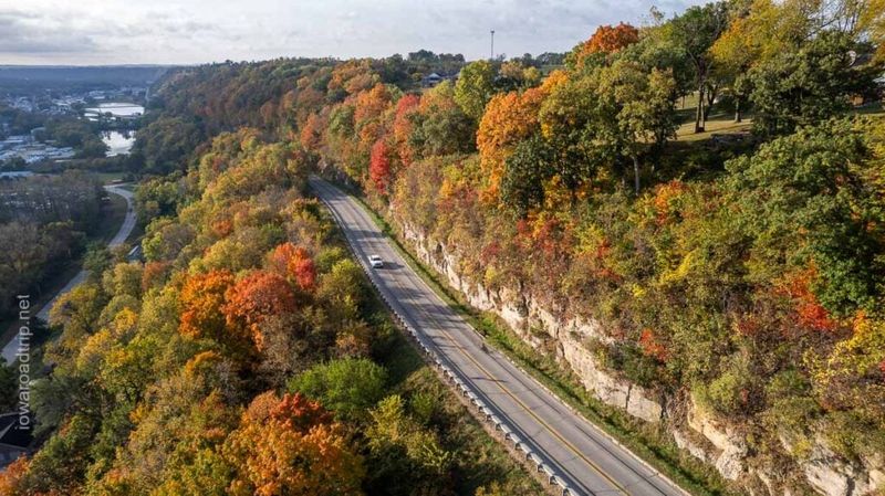 Driftless-Area Byways and Backroads: More Wheels, Tighter Space