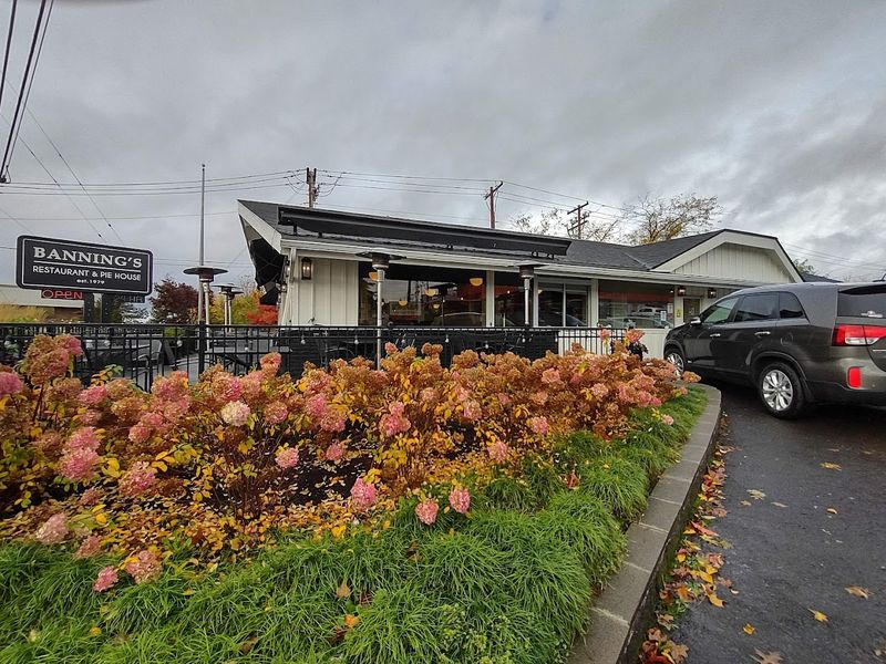 Banning’s Restaurant & Pie House, Tigard