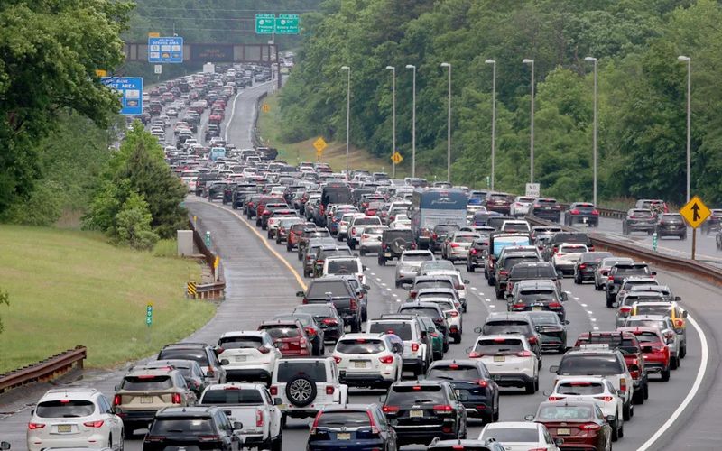 Traffic Congestion Turns Short Drives Into Long Ordeals