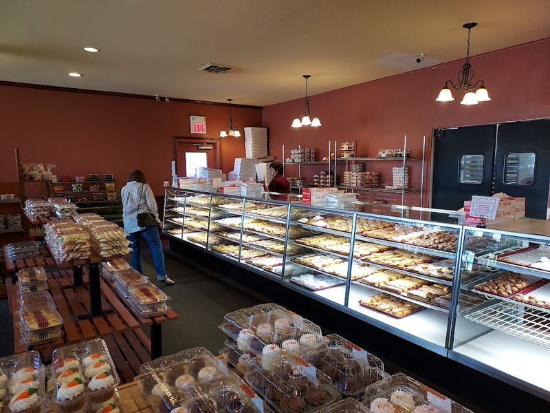 Concannon's Bakery in Muncie: A Classic Stop for Travelers