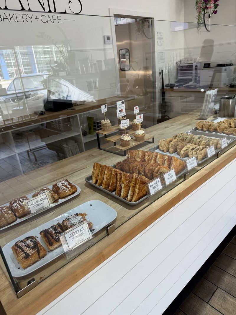 Stephanie's Vegan Bakery + Café – Fort Lauderdale, FL