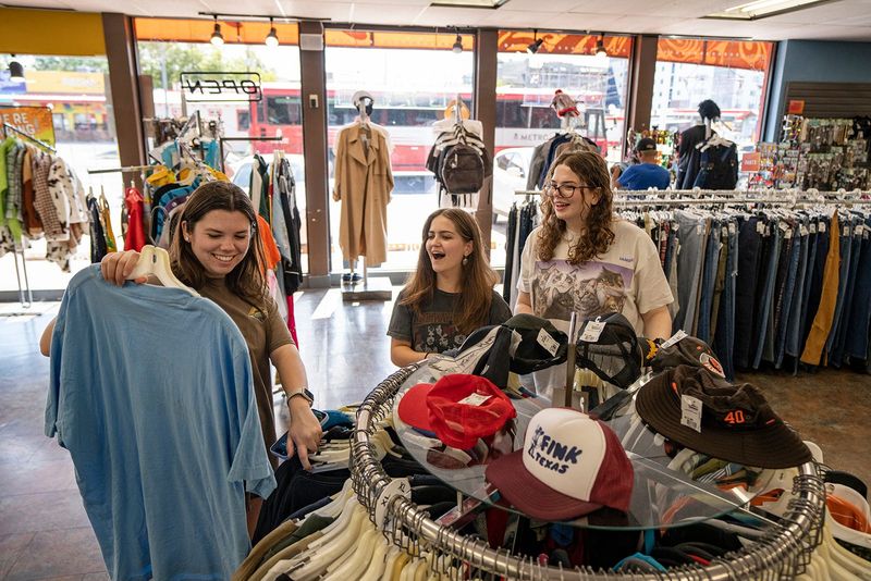 Buffalo Exchange - Modern Pop Culture Looks