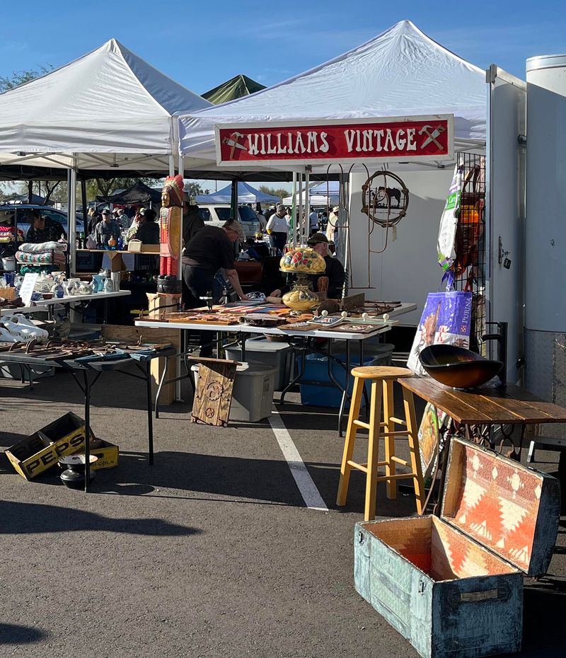 Thieves Market – Tempe