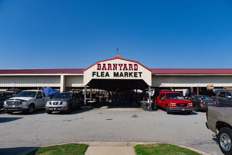 Barnyard Flea Market – Lexington