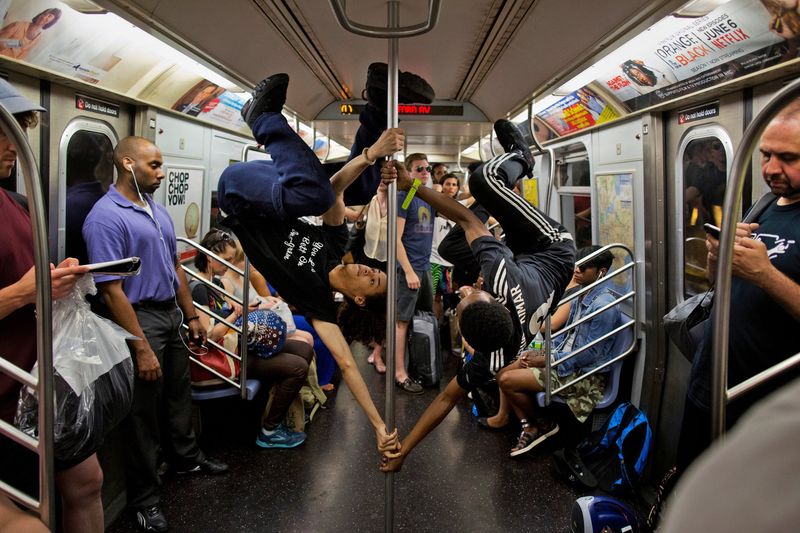 Subway Dance Off