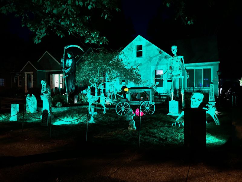 Visit nearby decoration hubs too