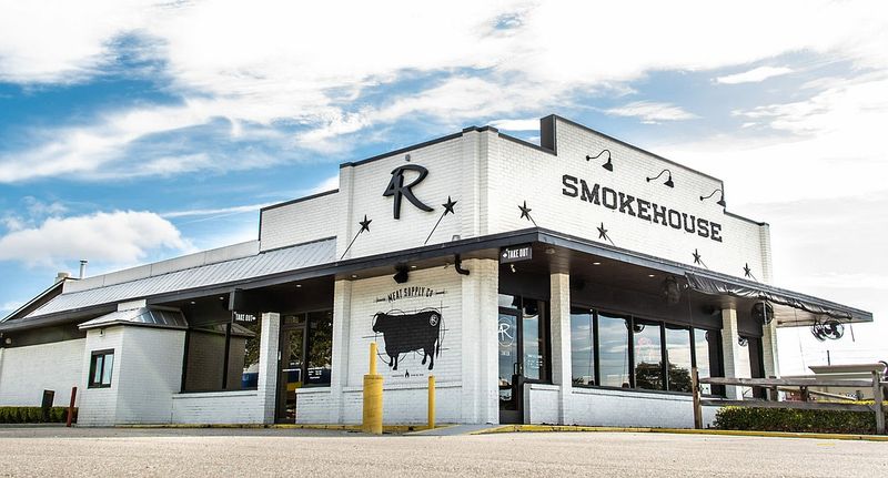 4 Rivers Smokehouse – Various Locations Across Florida