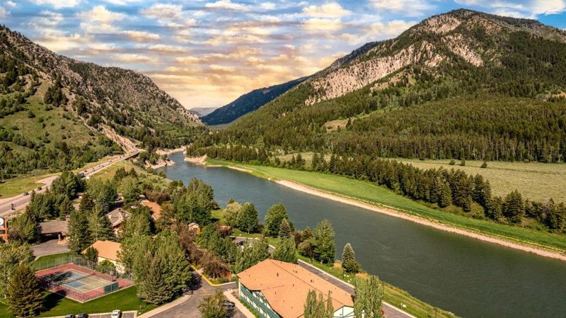 Scenic Setting That Shapes Flavor Memory