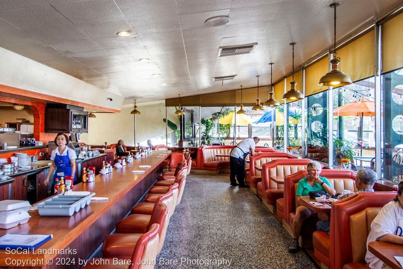 Retro Interior That Transports You Back