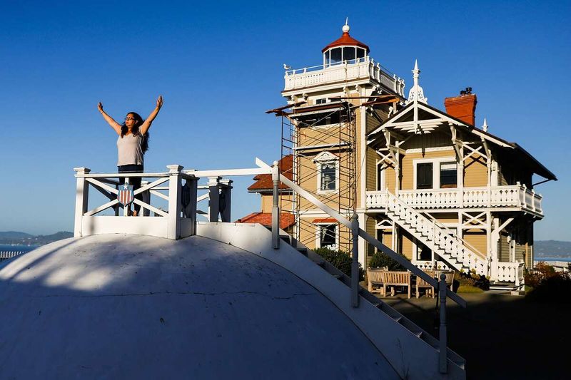 Lighthouse Lovers, Take Note