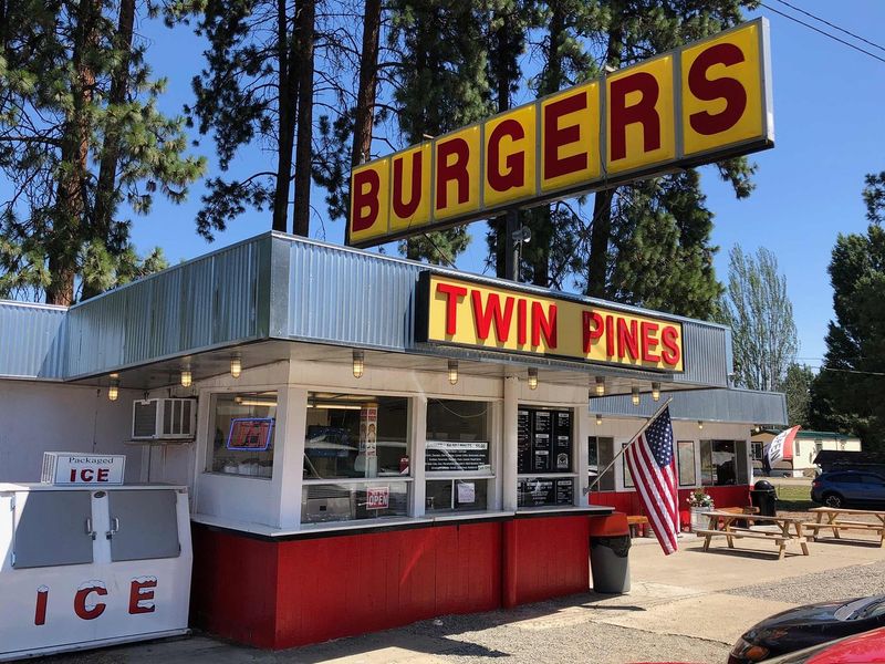 Twin Pines Drive-In, Cle Elum