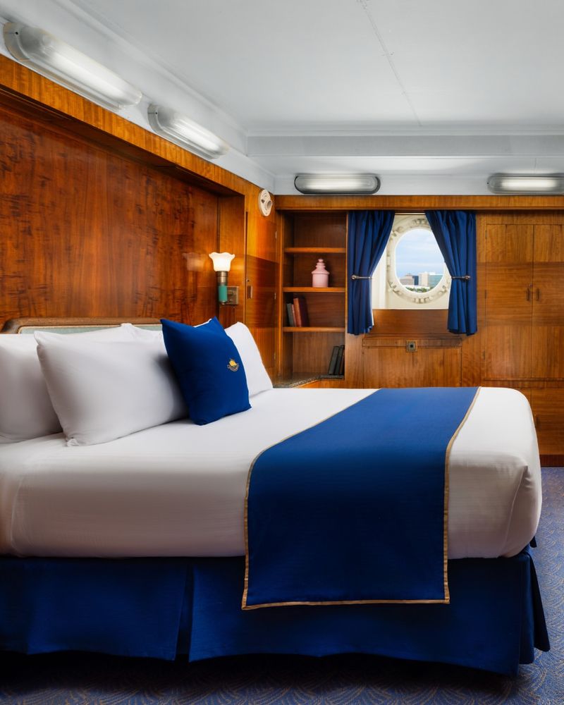 Sleep in Art Deco Luxury
