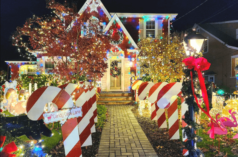 Neighborhoods Decked in Holiday Glory