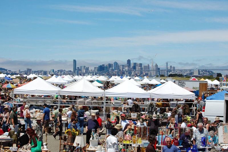 Alameda Point Antiques Faire (Alameda)