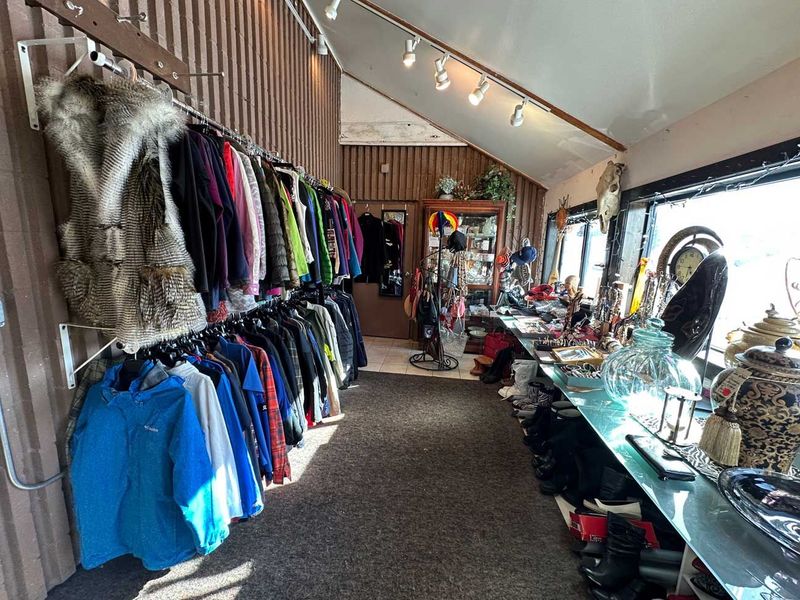 Tourists Donate Instead Of Packing