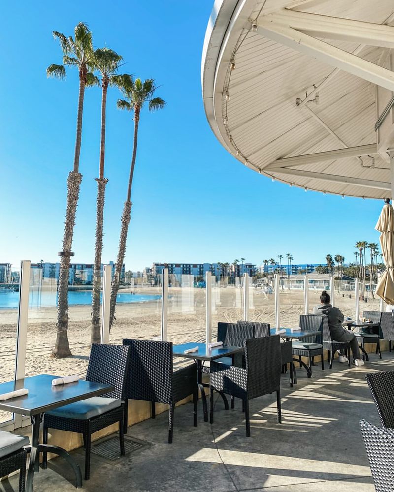 Beachside Restaurant & Bar – Marina del Rey