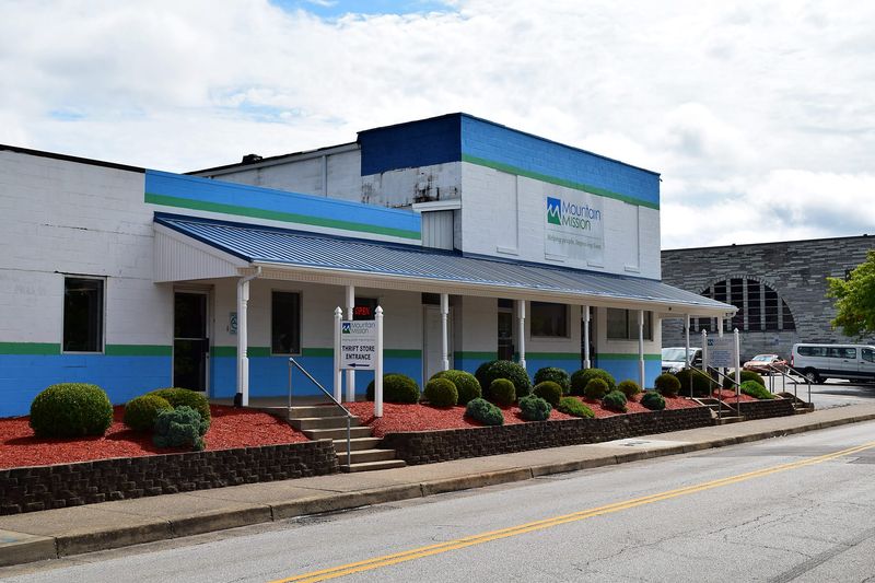Mountain Mission Thrift Store – Charleston