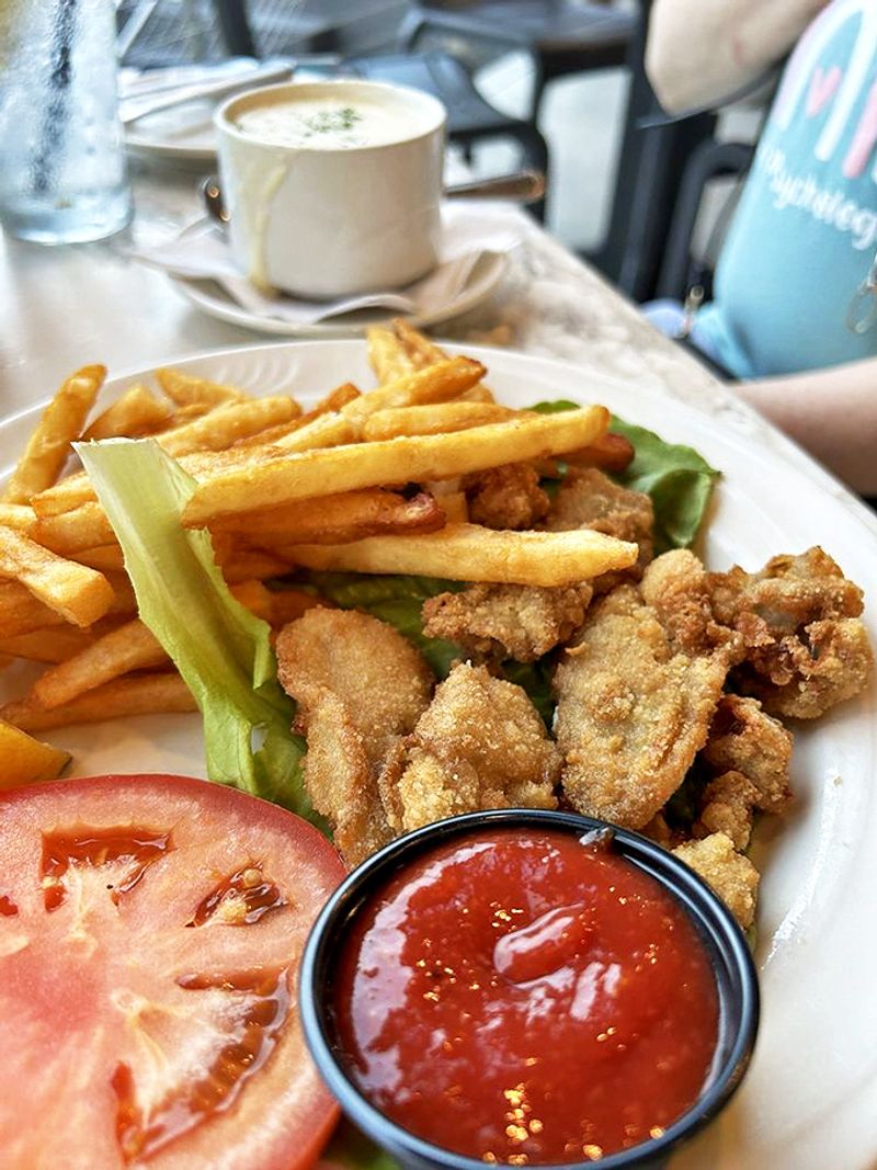 Golden Perfection: The Fried Oysters Everyone Talks About