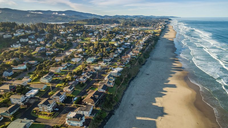 Lincoln City – Seven miles of beaches, and just as many traffic jams