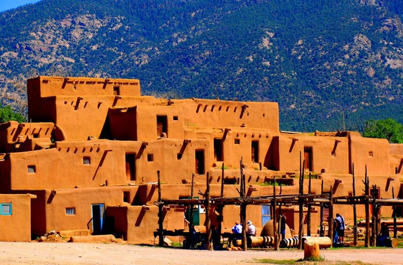 Taos: Historic Adobe Beauty and Mountain Views
