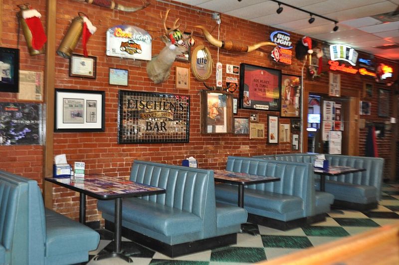 Fast Food Chains Rob You of Local Flavor