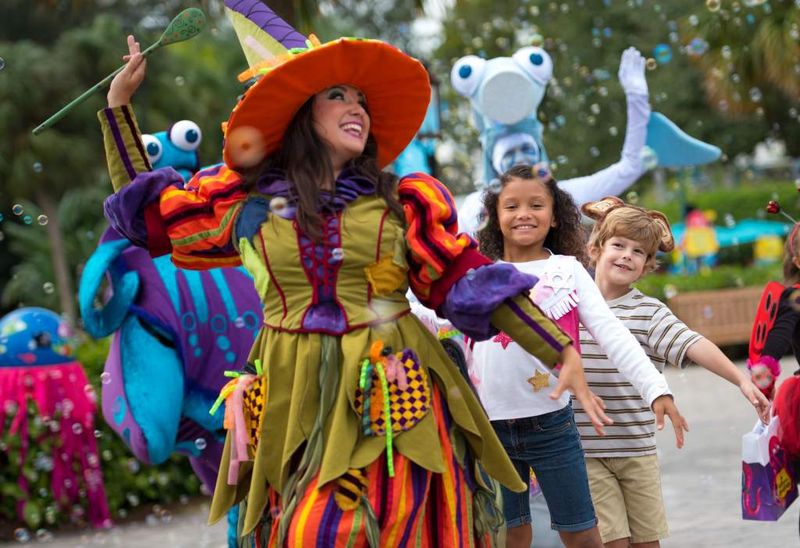 Old-Fashioned Costume Contests With Heart