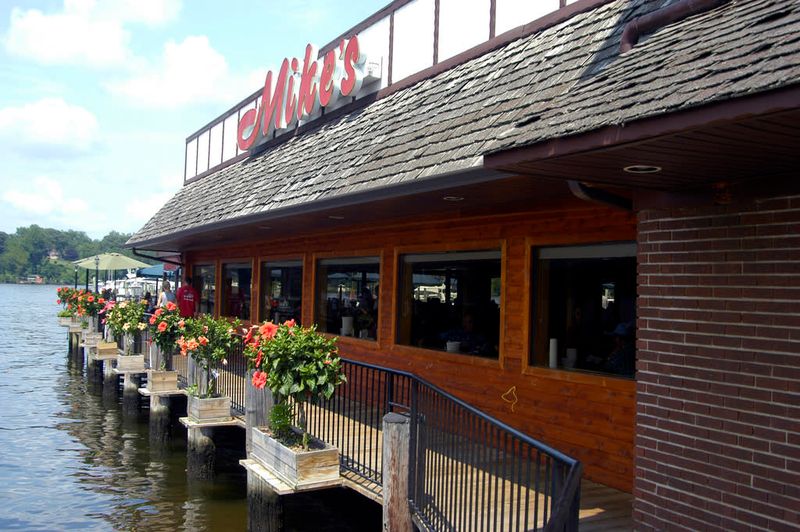 Crab Cakes That Respect the Craft