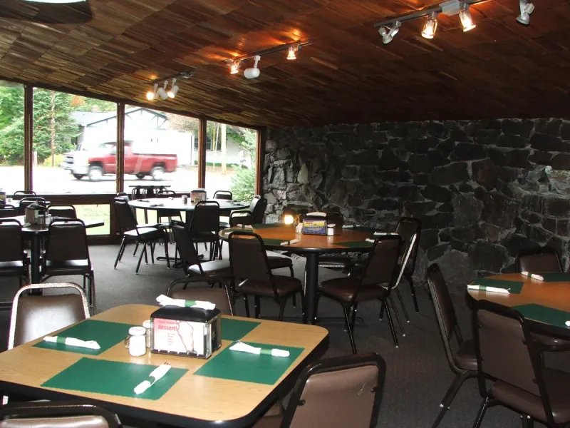 The Hut Restaurant (Calumet)