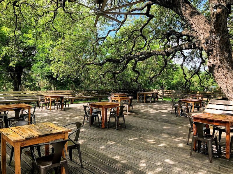 Driftwood's Famous BBQ Creates Rural Gridlock