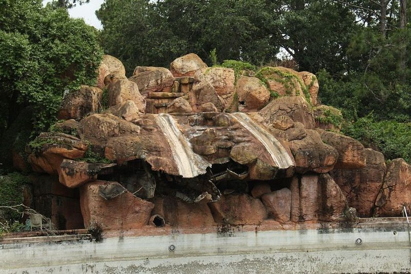 Florida's Theme Park Graveyard - Lessons In Competition