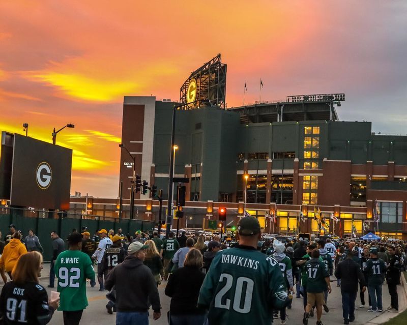 Touring Lambeau Field (The Mecca of Football)
