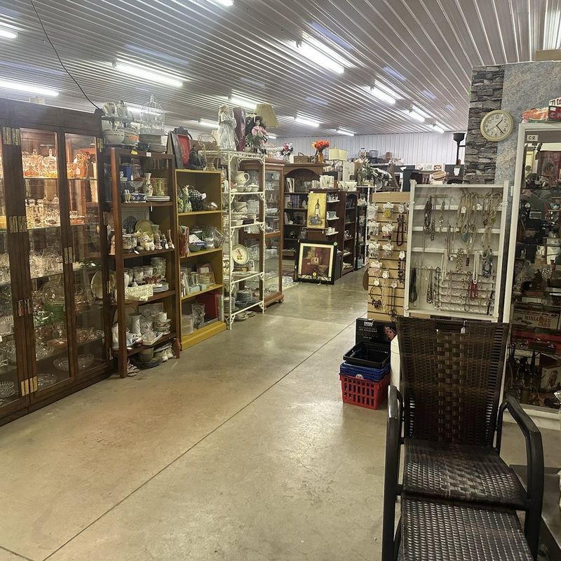 Hidden Oak Thrift Shop, Gambier
