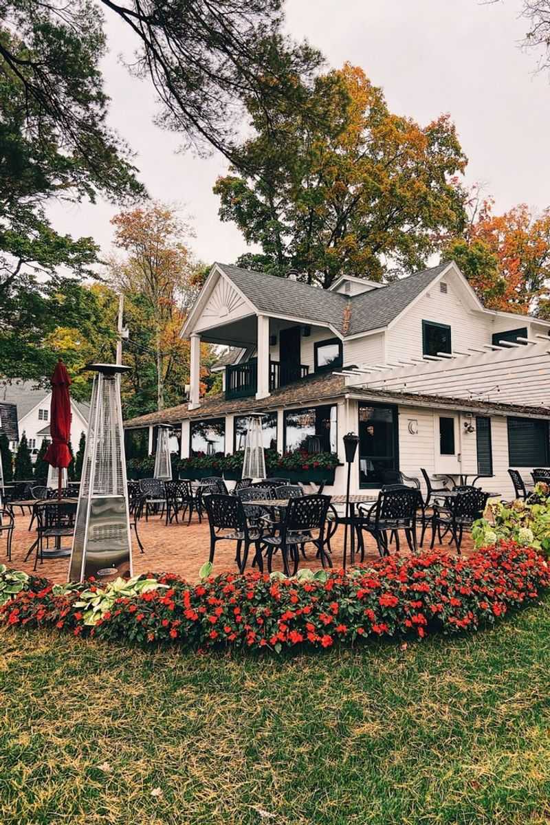 Walloon Lake Inn