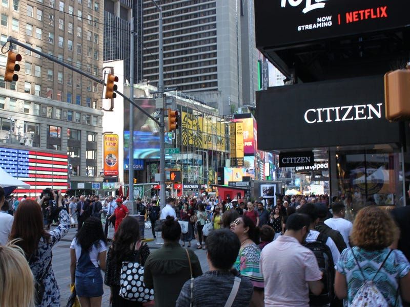 How Crowds Can Overwhelm Popular Spots