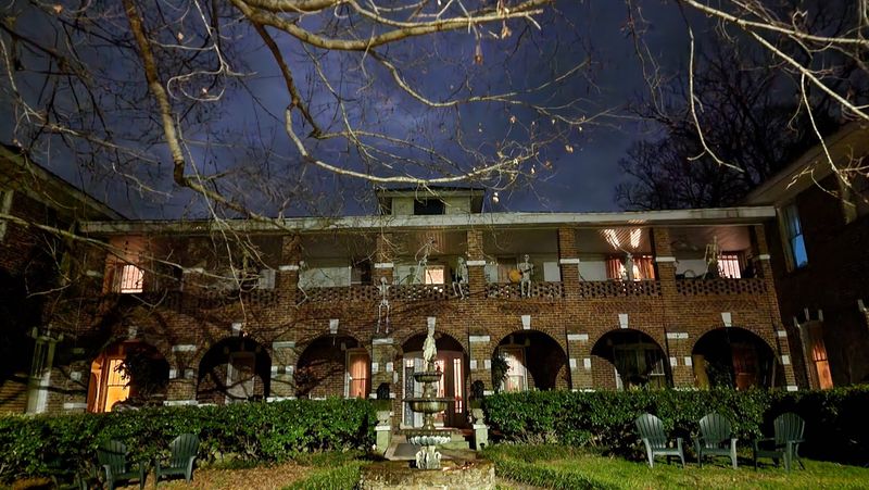 A Lodge Where History Never Checked Out