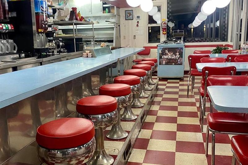 The Tradition of 24/7 Diners in the U.S.