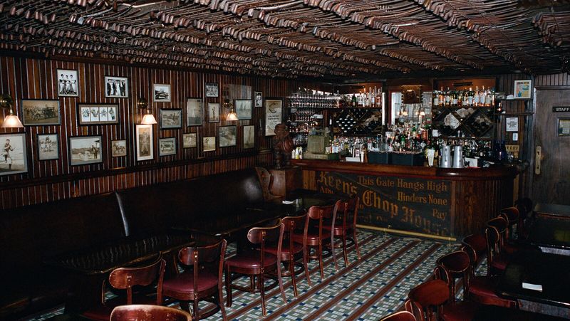 The Pipe Club Atmosphere