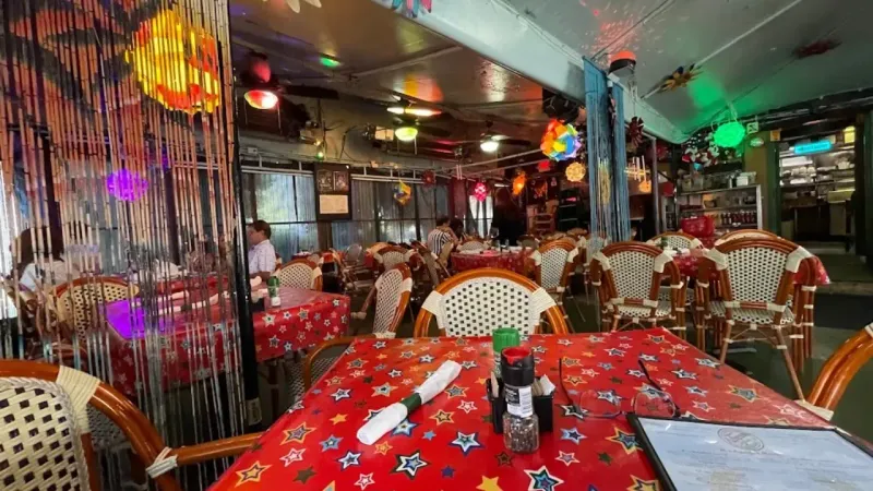 R. Thomas Deluxe Grill