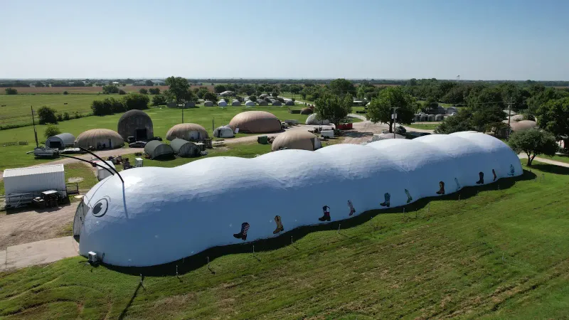 The Giant Roadside Attractions of Interstate 35